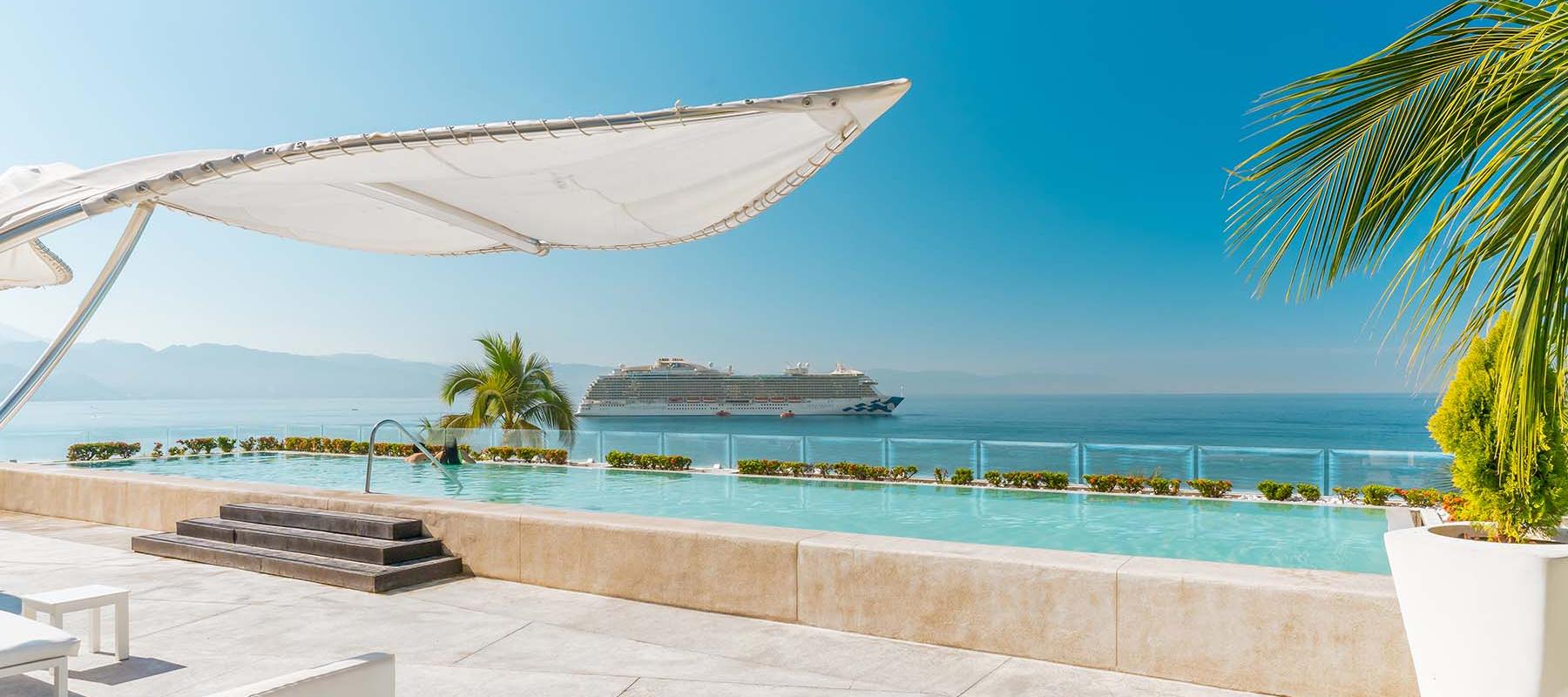 Krystal Grand® Puerto Vallarta Krystal Grand® Puerto Vallarta